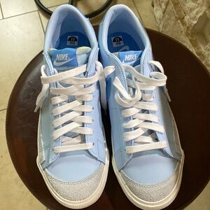 nike 9.5 men 11 women  unisex